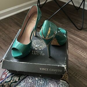 Women’s size 9.5 Caribbean green